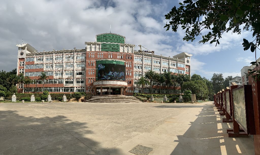 最美校园 献礼祖国——福州高新区第一中学(闽侯三中)