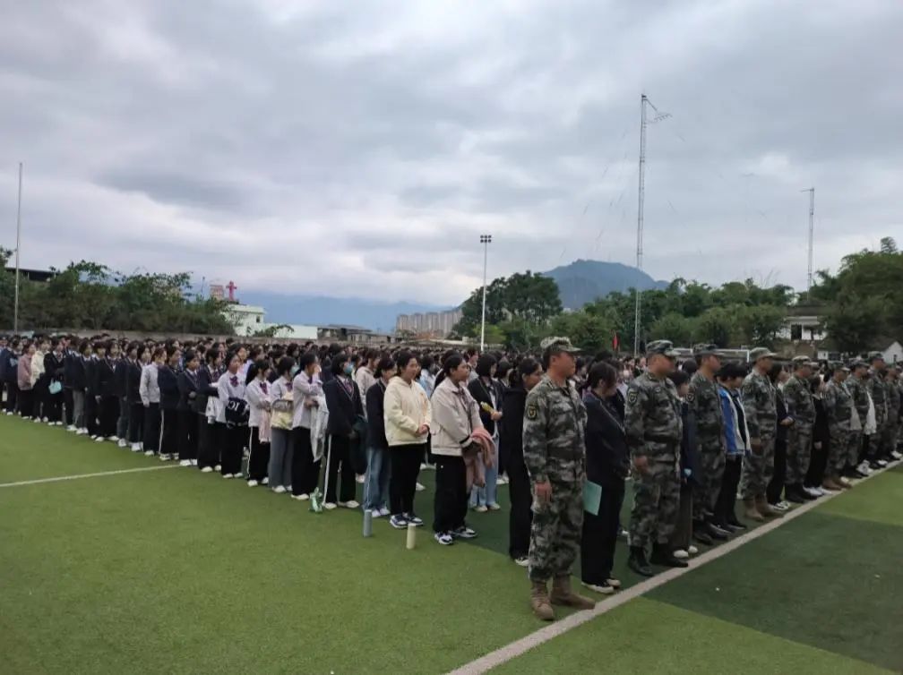 我校隆重举行高一,高二学生军训开训仪式 - 福州高新区第一中学
