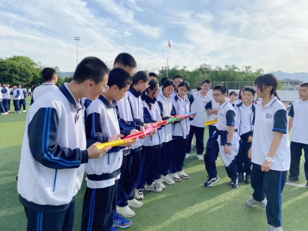 火力全开·燃动青春——高新一中初中部德育活动之"运动游戏日"