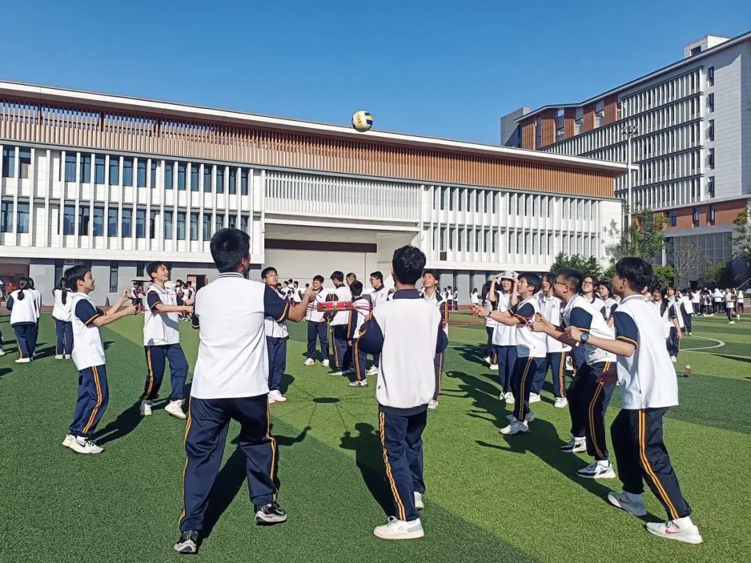 火力全开·燃动青春——高新一中初中部德育活动之"运动游戏日"