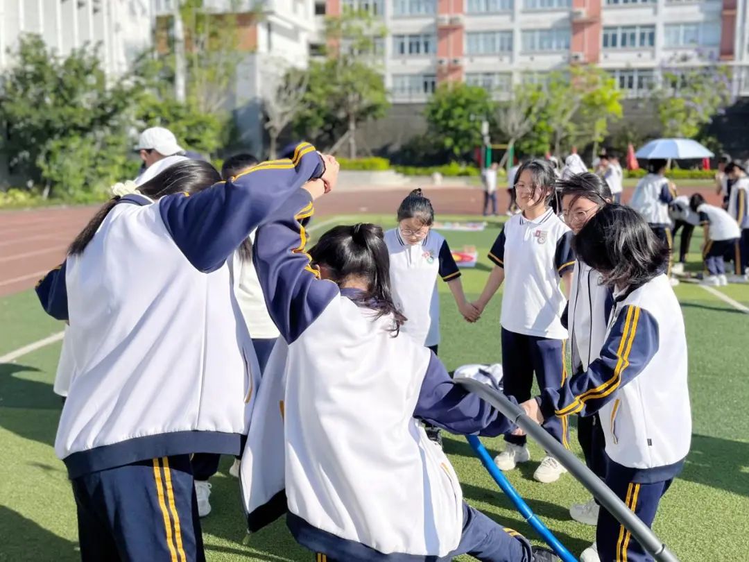 火力全开·燃动青春——高新一中初中部德育活动之"运动游戏日"